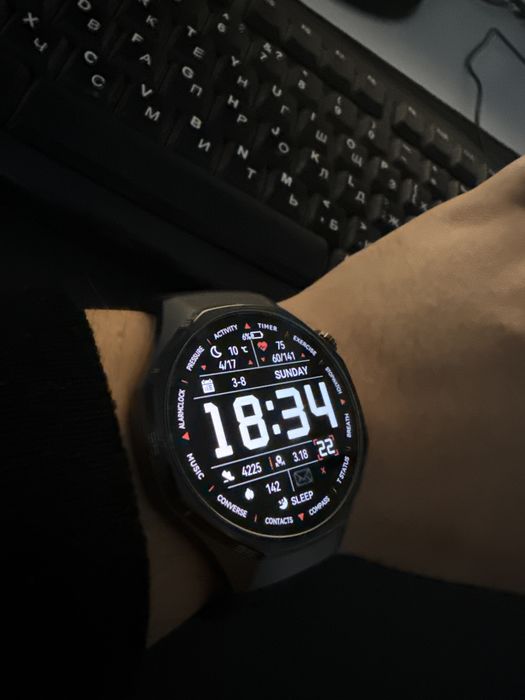 На продажу смарт часы: Huawei GT 6 Pro