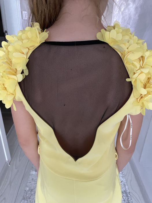 Къса официална рокля