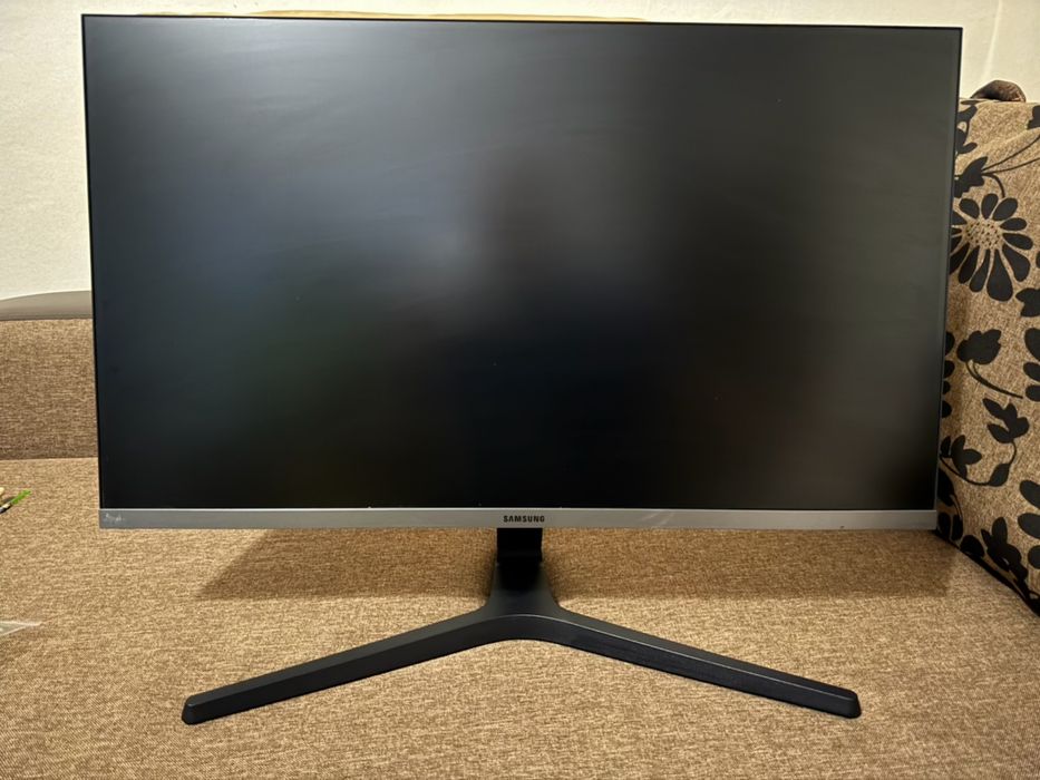 Продавам монитор Samsung 27” Full HD – като нов!