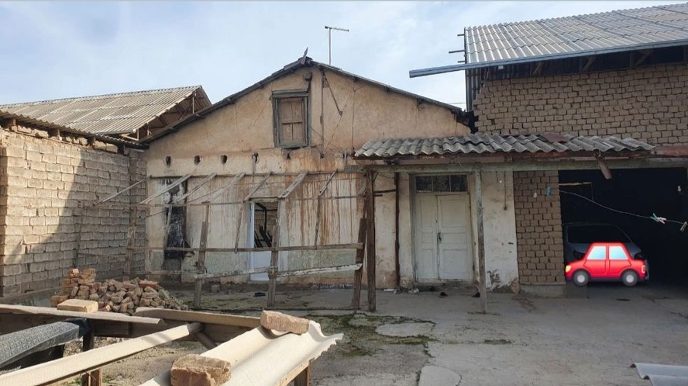 Kamsamol Chaman MFY 8 sotix uy sotiladi