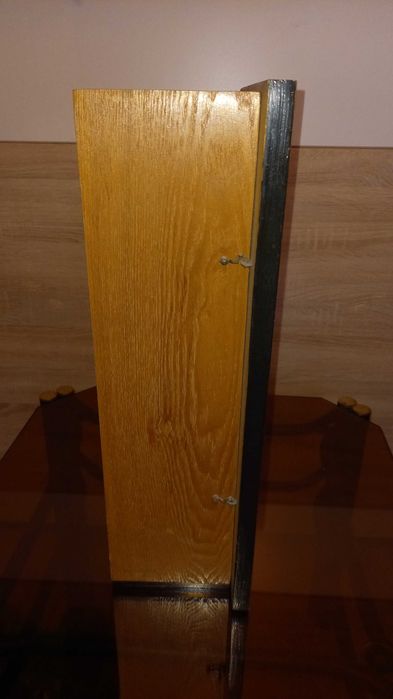 Стенен часовник,старинен от средата на 80 те години.