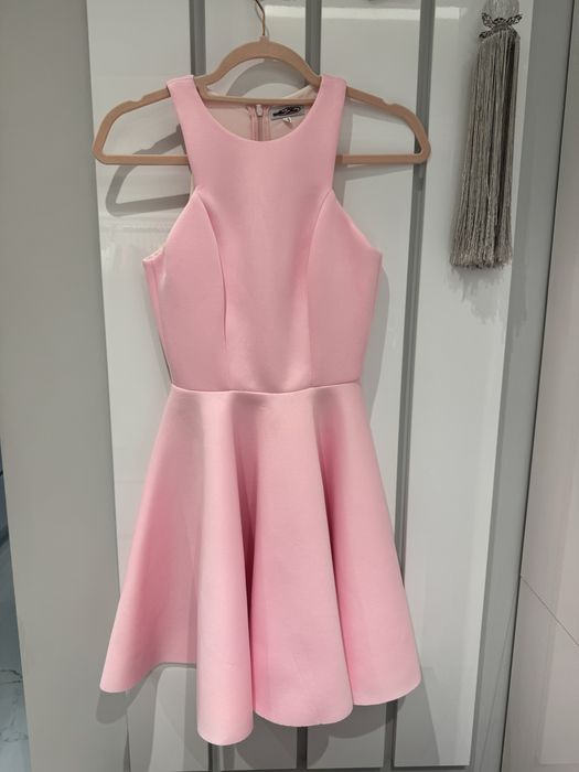 Mon cher - сладка бонбонена рокля. Стои прекрасно.