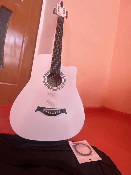 Гитара акустическая