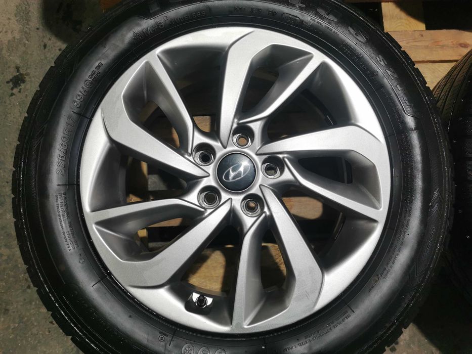 Jante Originale Hyundai Tucson R 17 cu anvelope de iarna Zalau • OLX.ro