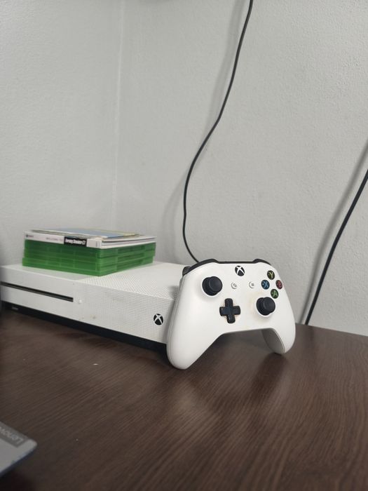 Xbox one S  1TB + 3 jocuri