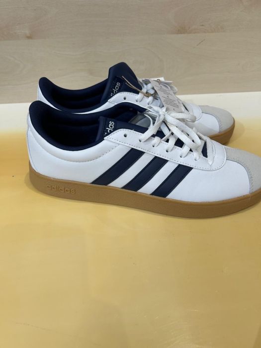 Продам новые кроссовки Adidas оригинал