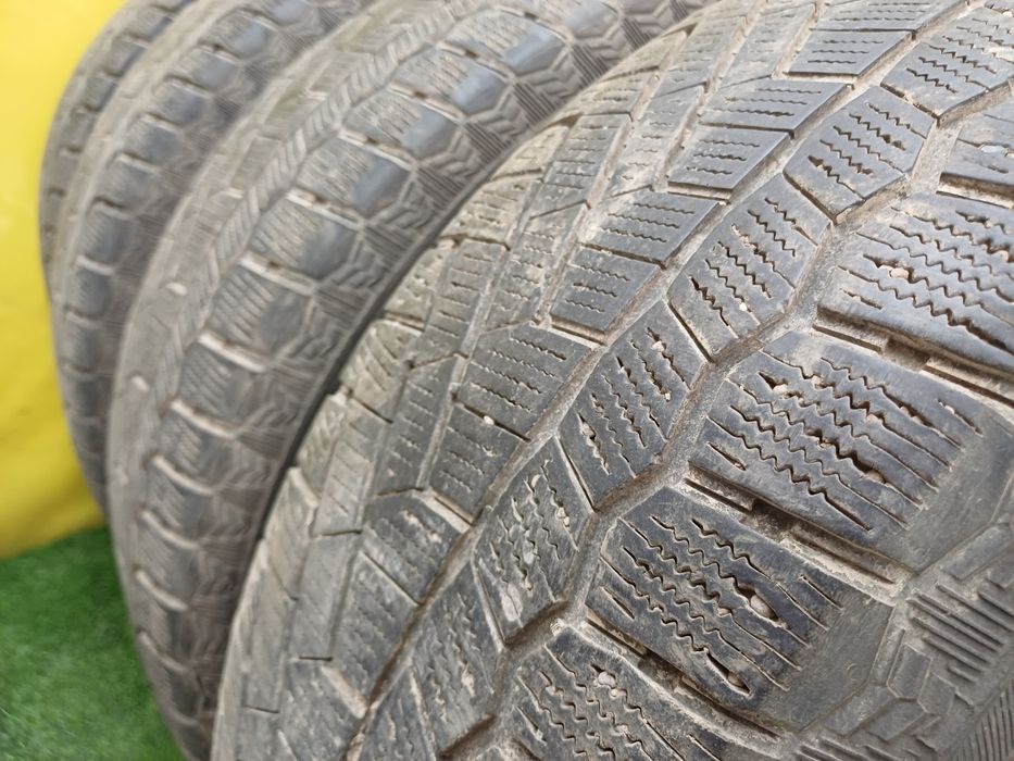 Шины 215/70 R16 Continental комплект.