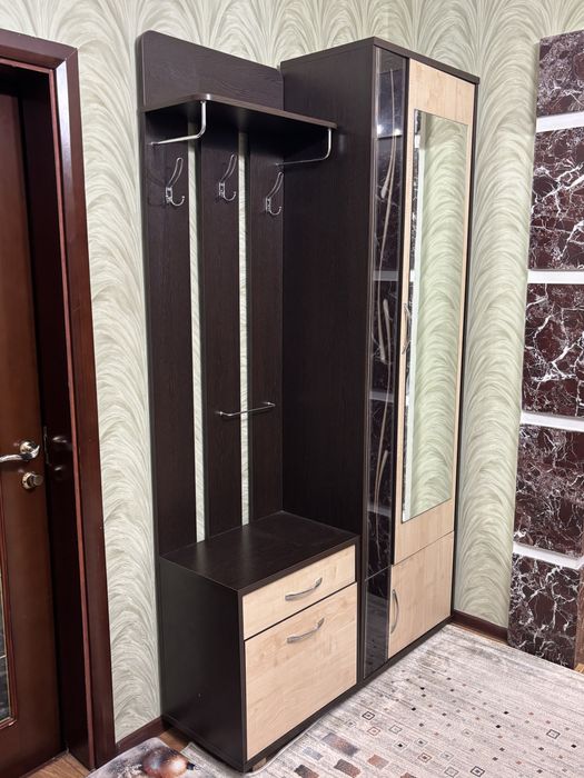 Прихожая с зеркалом