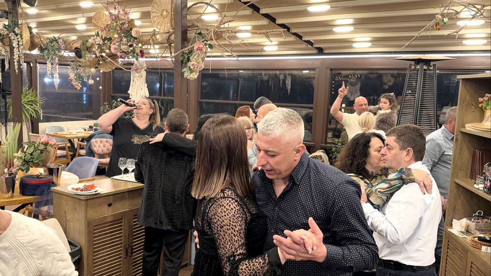 DJ за Вашия празник!