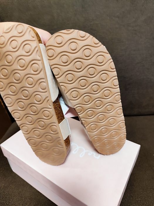 Нови сандали за момиче