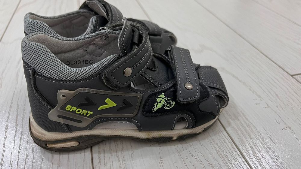 Сандали для мальчика в иделаьном состоянии