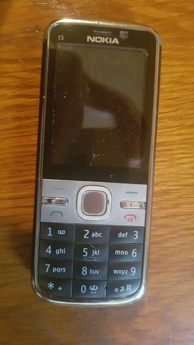 Cu butoane ,Nokia C5.00