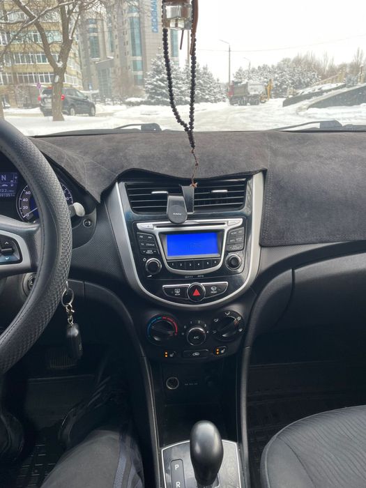 Hyundai accent 2014