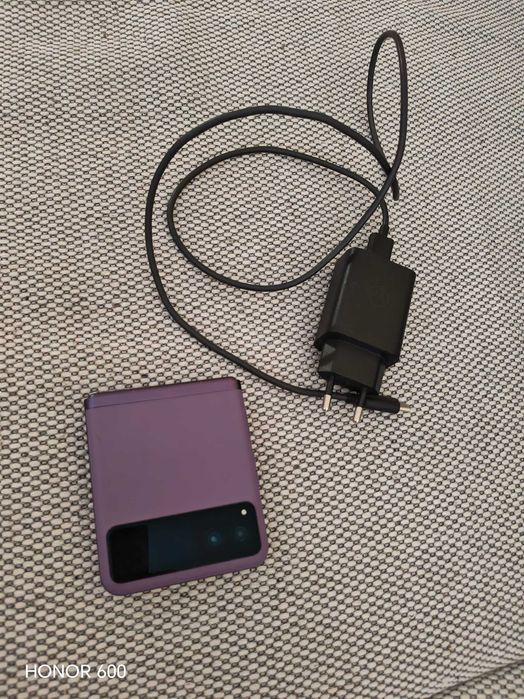 Телефон Motorola Razr 40