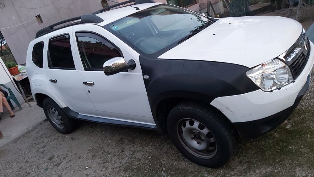 Dezmembrez Dacia duster 1,6 2x4 2013 5 trepte alb