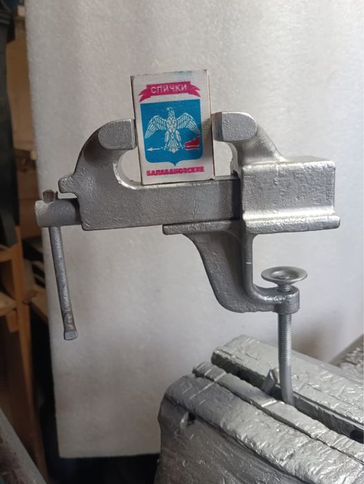 Продам маленькие тиски
