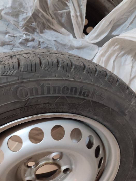 4бр. Continental 215/65 R16 C с джанти – Отлично състояние