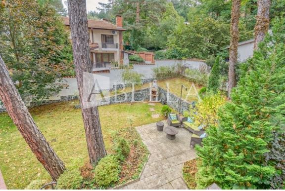 Продава се Къща в Банкя - 244 кв.м за 1986 €/кв.м - Снимка #2