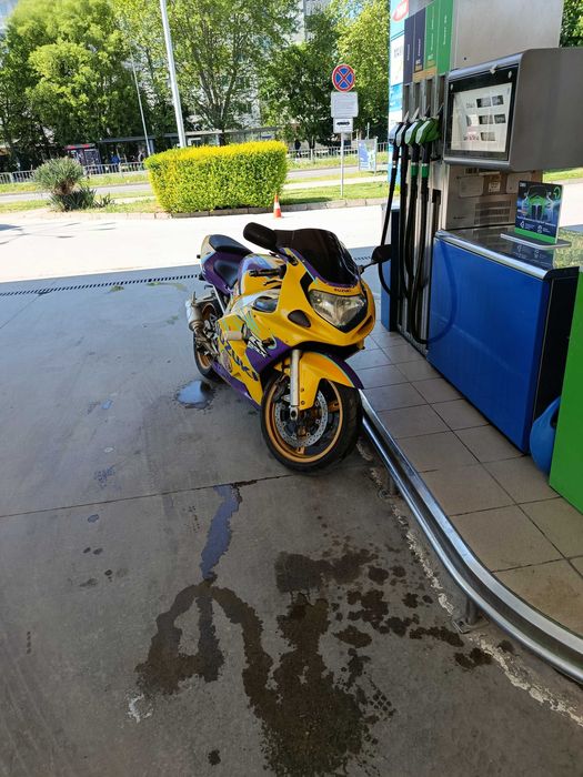 Продавам мотор Suzuki GSX-R 600 k3 alstare
