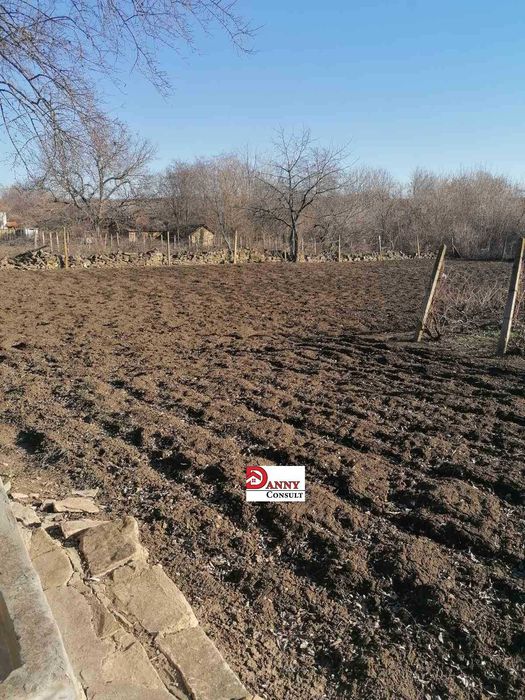 Къща с двор в с. Обединение, обл. Велико Търново