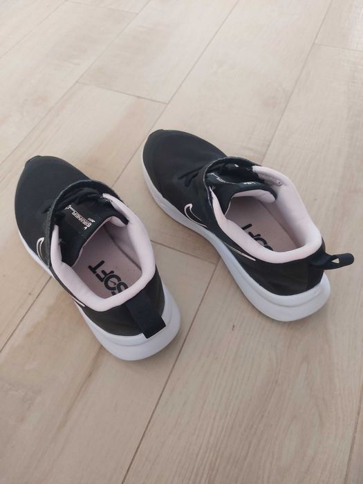 Adidasi Nike marimea 35