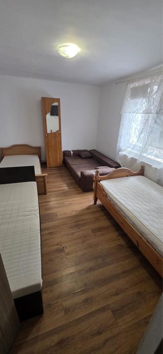 De inchiriat apartament la parter
