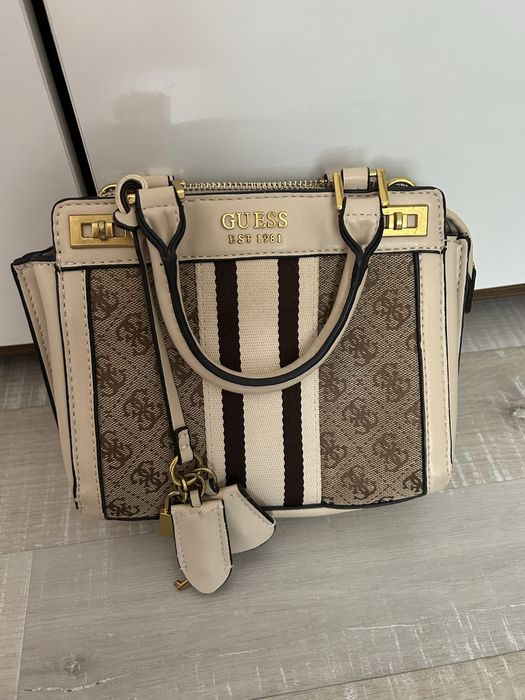 Оригинална чанта Guess