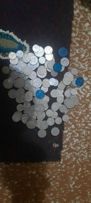 Монеты разные старые разные.