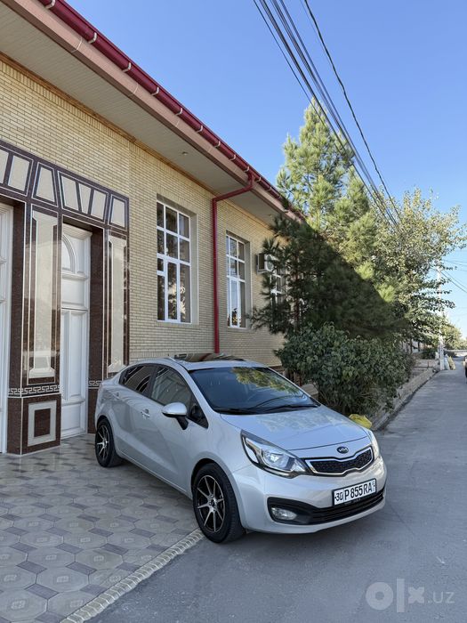 Kia rio sotiladi