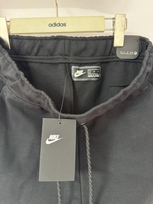 pantaloni nike tech