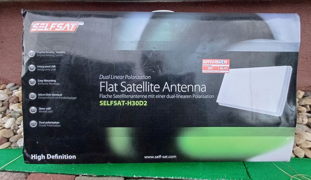 Antena satelit flat