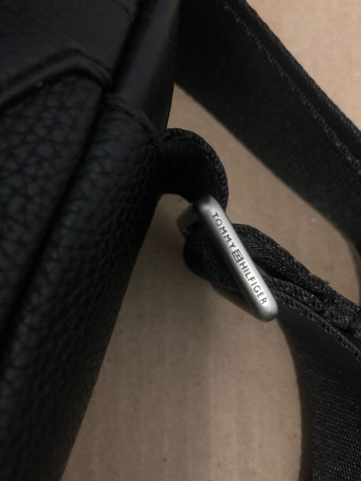 Продам мужскую сумку TH