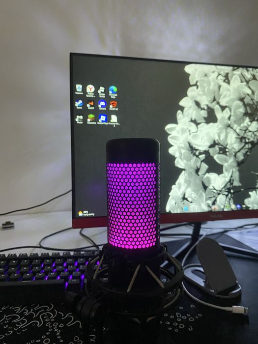 микрофон (hyperX,Quadqast S)в хорошем состояние