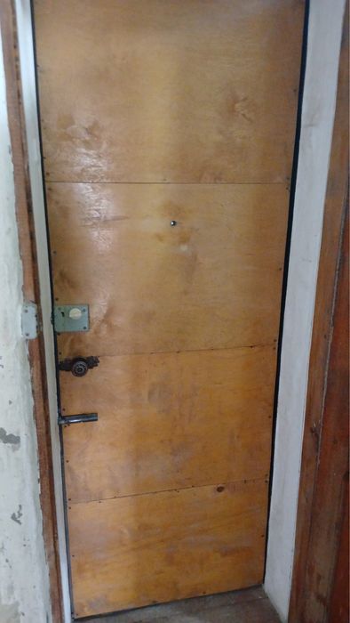 Продам две двери