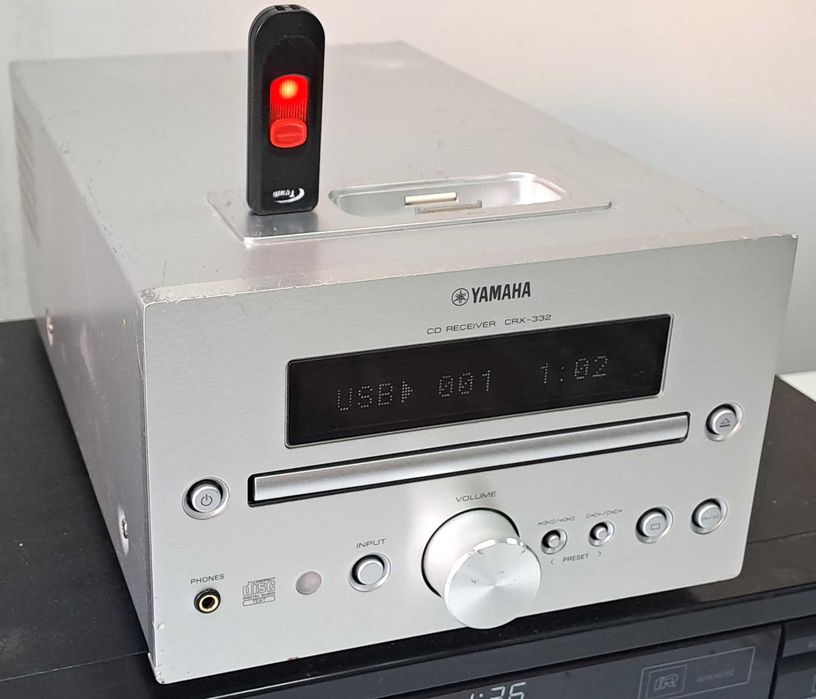 Amplificator Yamaha CRX-332 CD Receiver USB Dock iPod Sub Out Argintiu