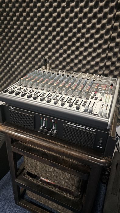 Set boxe pasive, monitoare scenă, mixer Behringer și amplificator