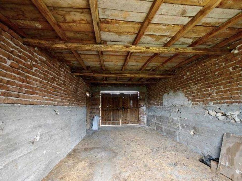 Къща в село Гранит едноетажна с допълнителна постройка