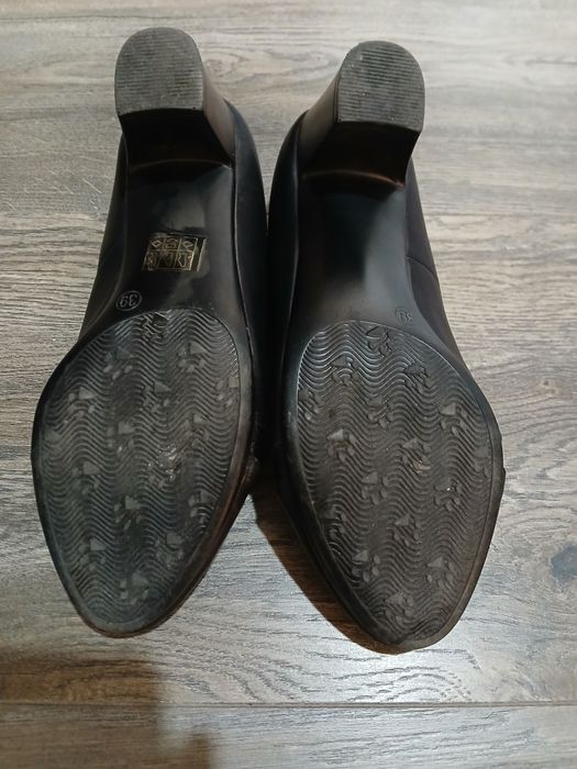 Продавам дамски обувки YINI
