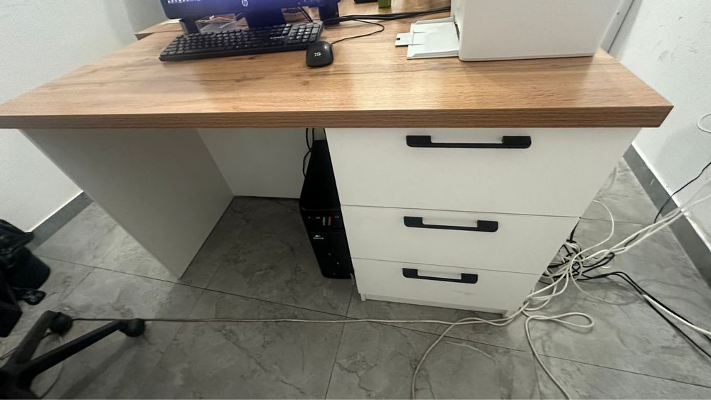 Стол офисный почти новый