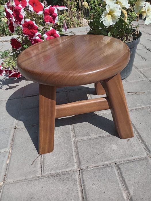 Табуретки деревянные