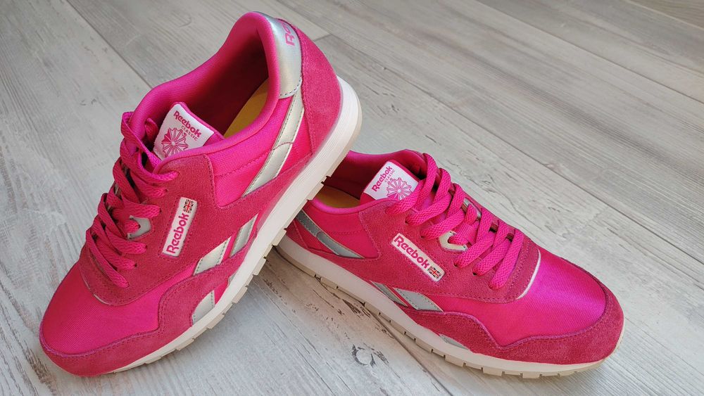 Дамски розови велурени маратонки REEBOK CL NYLON EUR38