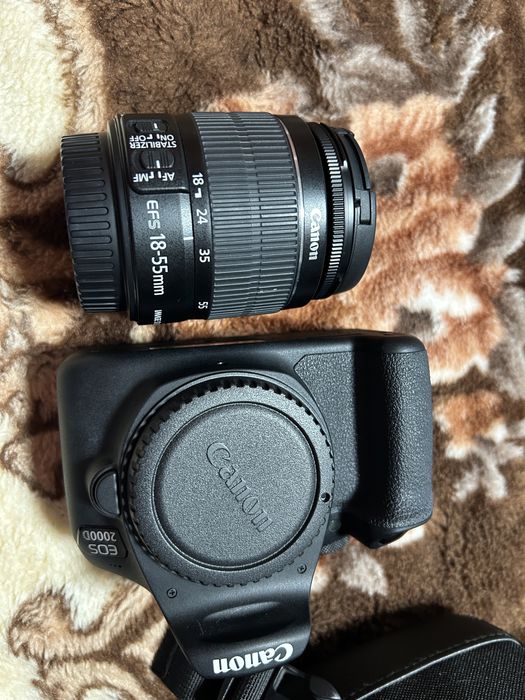 Canon EOS 2000D + obiectiv 18-55mm, stare ca nou.