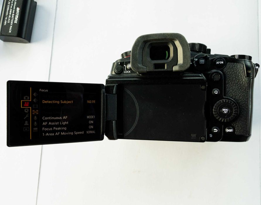 Panasonic Body GH6, 3 baterii