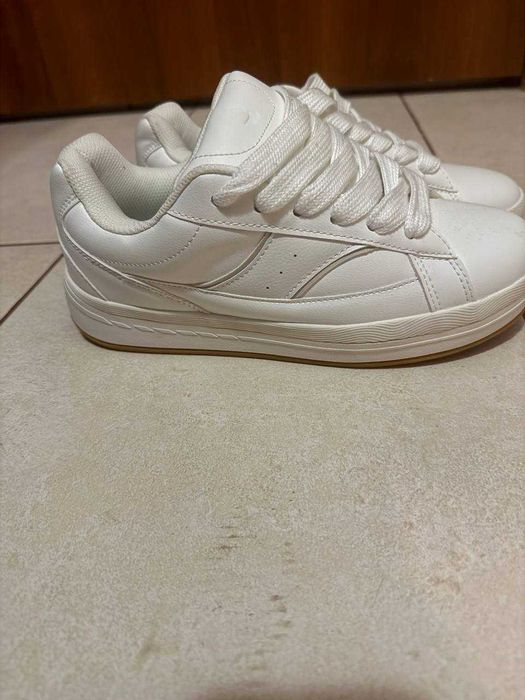 Продавам маратонки