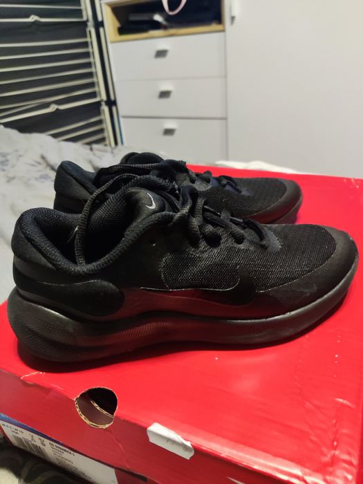 Продавам детски маратонки найк номер 32