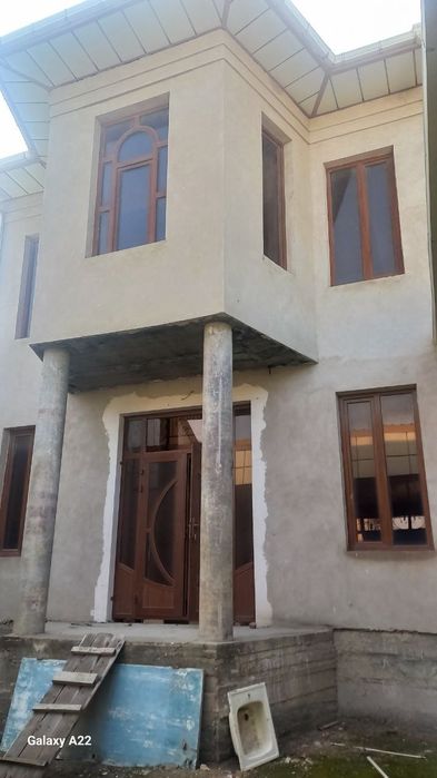 Гала осиё марказида 2 каватли уй сотилади  падвал бор