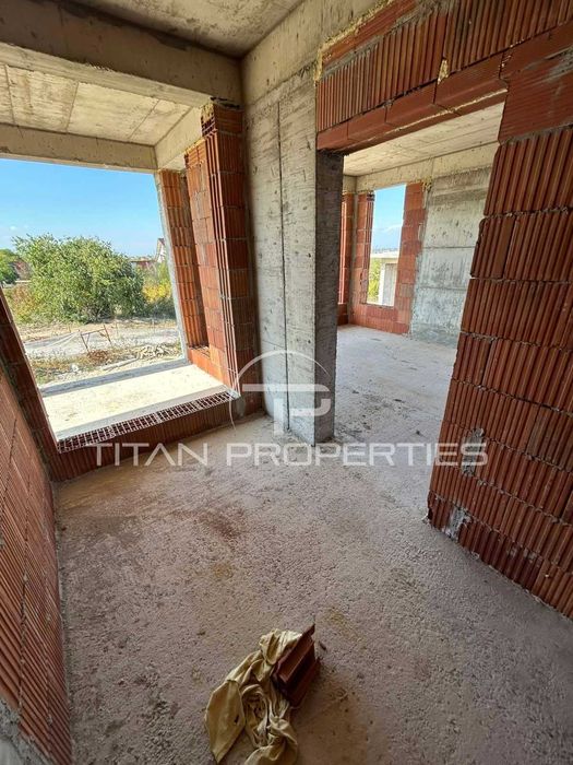 Двуетажна къща в Марково