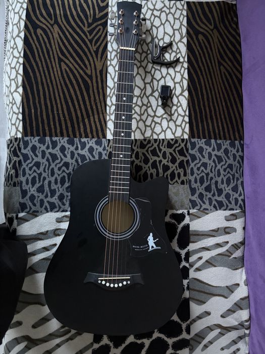 Аккустическая гитара