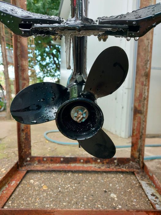 Мercury F9.9MH   на 2 мото часа НЕРАЗЛИЧИМ ОТ  НОВНОВ