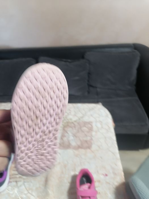 Децки маратонки адидас за момиче.